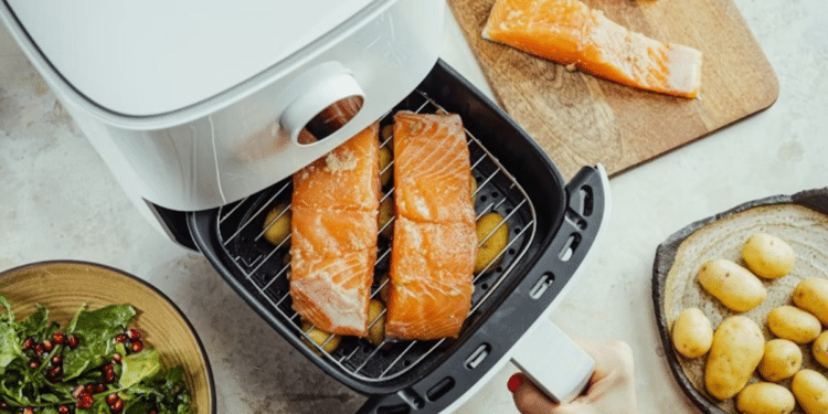 Especialistas alertam sobre os riscos de usar air fryer com o revestimento descascado