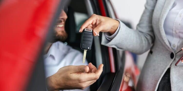 Toda vez que um veículo é vendido a placa deve ser trocada?