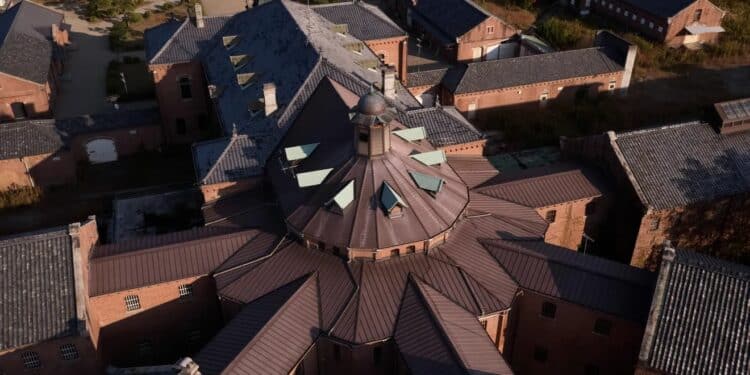 Teria coragem? Prisão vira hotel e cobra diárias acima de R$ 5 mil