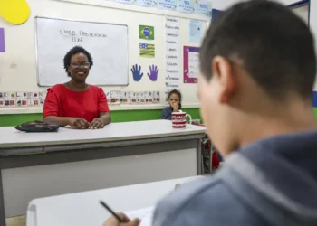 Professores que se enquadram nesta lista têm direito ao piso de R$ 5,1 mil