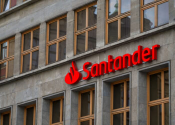 Santander avisa clientes que está de mudança no Brasil