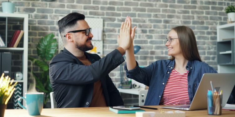 Pessoas bem-sucedidas costumam nascer nestes dois meses do ano, aponta estudo