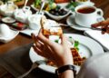 Alimento muito consumido no café da manhã é tão perigoso quanto o cigarro