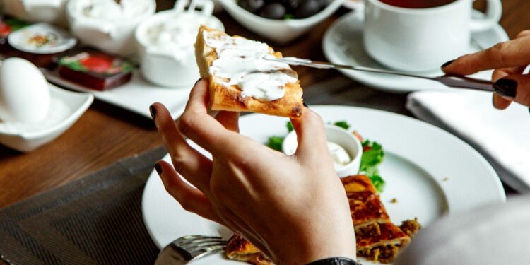 Alimento muito consumido no café da manhã é tão perigoso quanto o cigarro