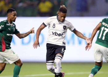 Enquanto Botafogo pede R$ 230 milhões por Danilo, Palmeiras topa vender titular pelo mesmo valor