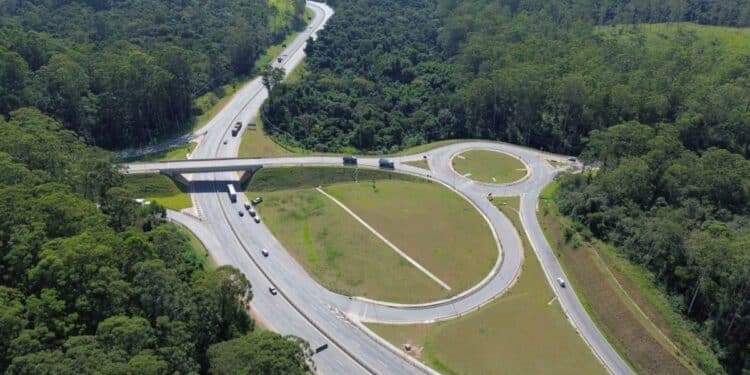 Rodovia ganha duas pistas em cada sentido e 12 novos retornos após investimento de R$ 800 milhões