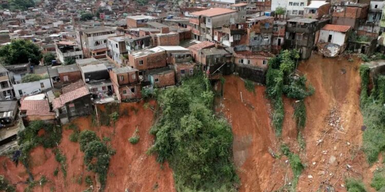 Grande lista de cidades brasileiras com alto risco de deslizamento de terra é divulgada