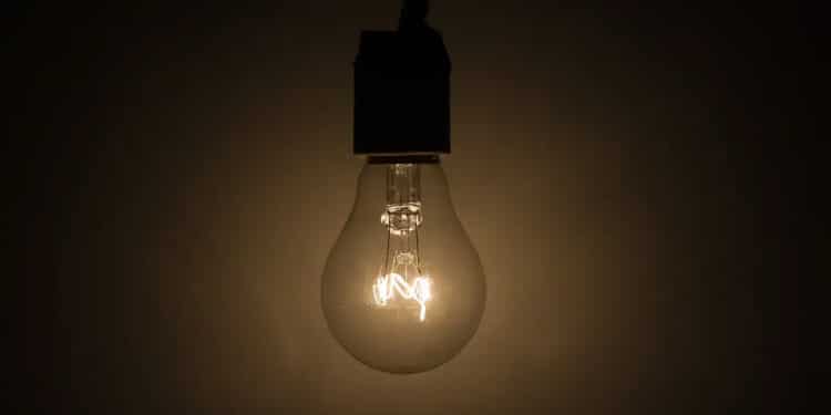 Conta de luz começa a chegar para brasileiros com nova data de vencimento