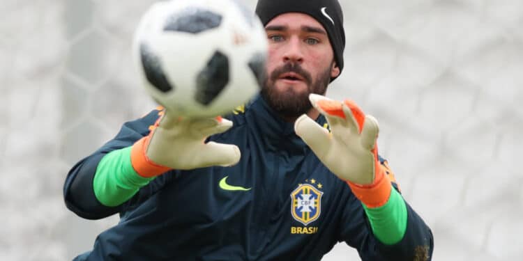 Juventus aceita pagar R$ 7,32 milhões por mês para contratar Alisson