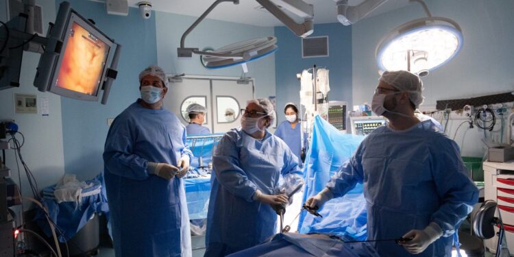 Planos de saúde agora são obrigados a cobrir novo tipo de cirurgia no Brasil