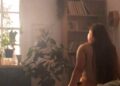 Multa pesada pode ser aplicada a quem anda sem roupas dentro do apartamento no Brasil