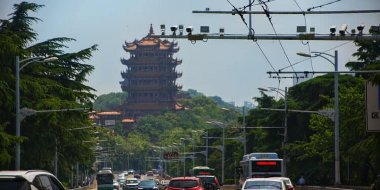 China substitui guardas de trânsito por nova tecnologia que monitora as vias 24 horas por dia