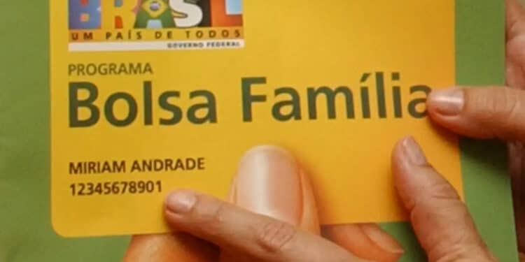 Quem recebe Bolsa Família desempregado precisa comprovar que está buscando trabalho?