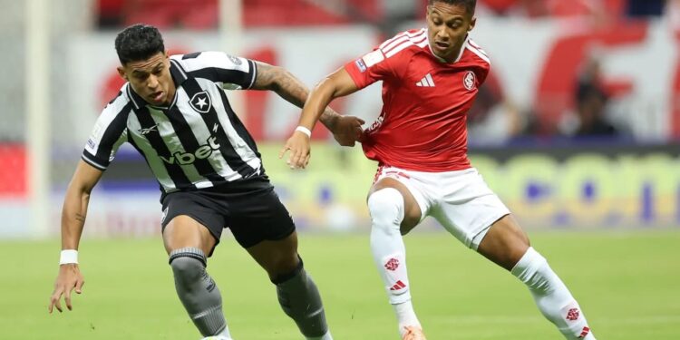Botafogo pode aplicar chapéu no Inter para contratar reforço de 2 milhões mensais