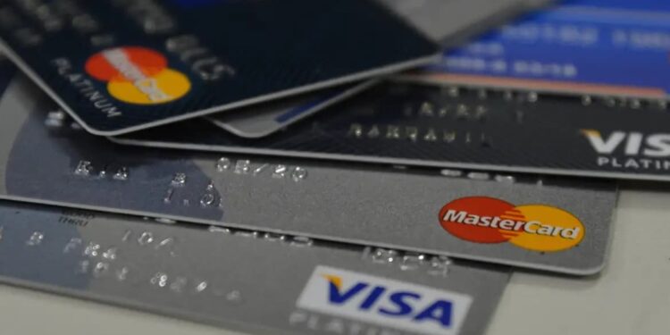 Governo autoriza bloqueio imediato de contas bancárias e cartões de crédito de pessoas inadimplentes neste país