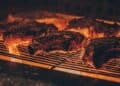 Passe a guardar cinzas de churrasco e veja como se transformam em um tesouro