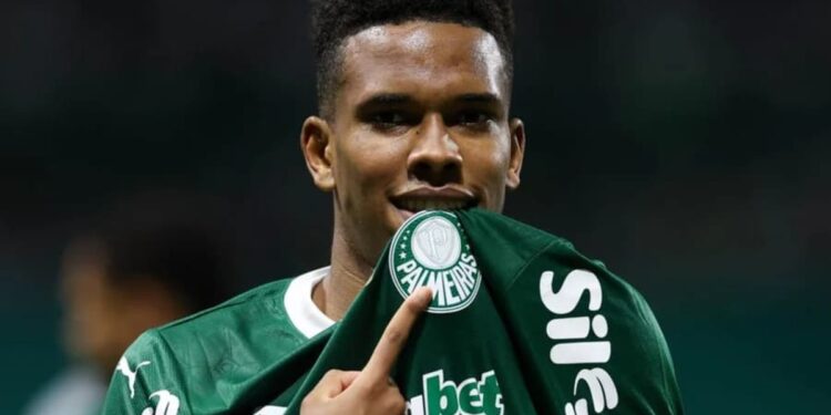 Após empate com o Santos, Estêvão está de volta ao Palmeiras