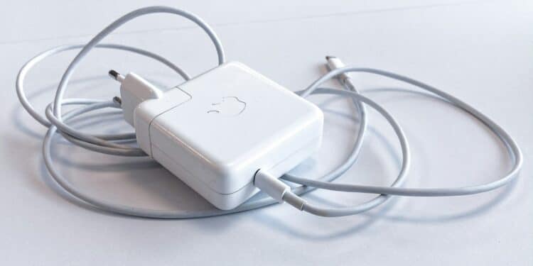 Fim da linha para os carregadores: nova tecnologia não depende de fios para encher a bateria