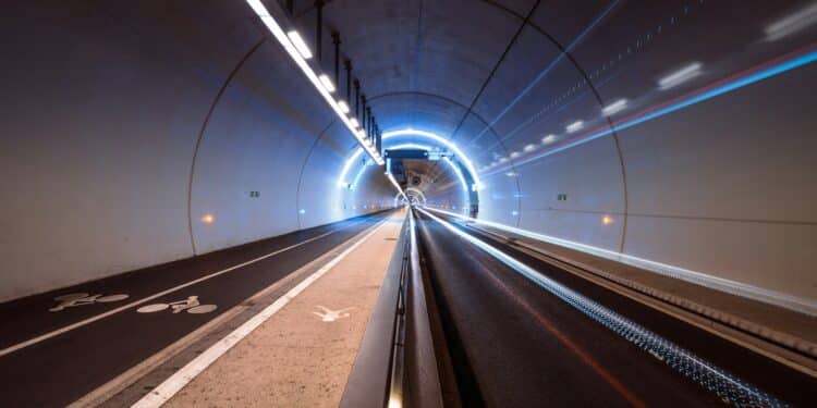 Túnel de 14 quilômetros vai permitir que trem-bala passe a 350 km/h por baixo de rio