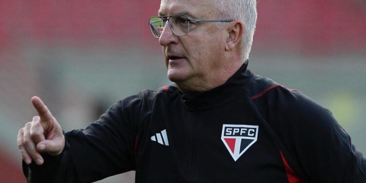 São Paulo tenta fechar reforço de R$ 600 milhões antes de contratar Dorival Jr