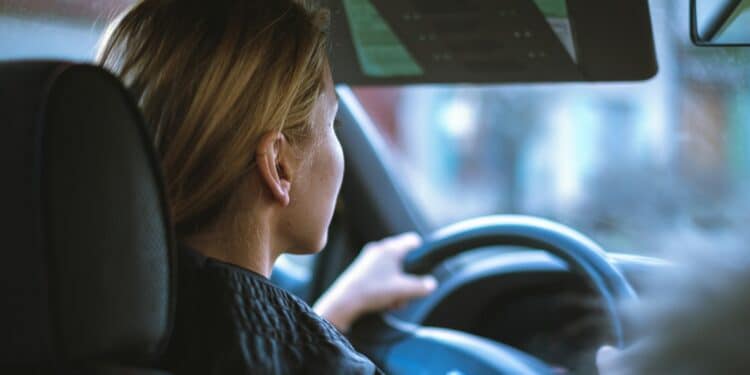 Mulheres que trabalham como motorista de aplicativo ganham vantagem exclusiva