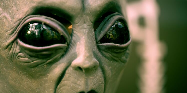 Cientista renomado abre o jogo sobre a existência de 4 espécies alienígenas entre nós