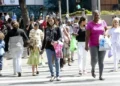 Mulheres têm direito a benefício de R$ 500 por 6 meses no Brasil