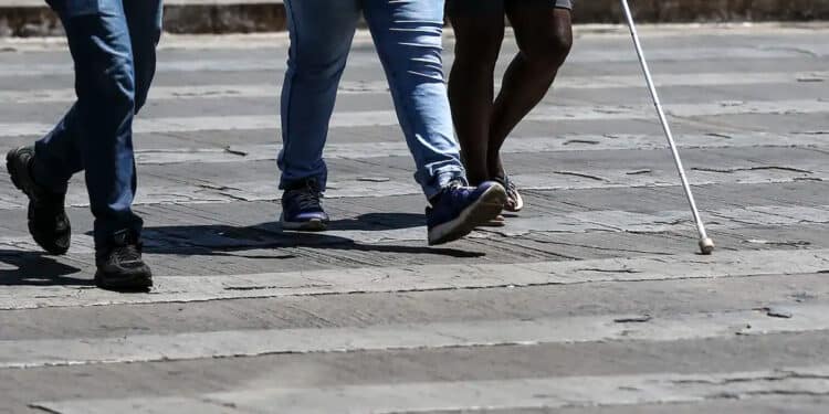 Pessoas que agradecem a um motorista ao atravessar a rua possuem duas qualidades em comum, segundo psicólogos