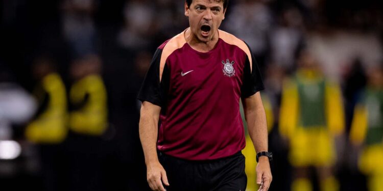 Centroavante colocado para escanteio no Corinthians pode parar em antigo rival