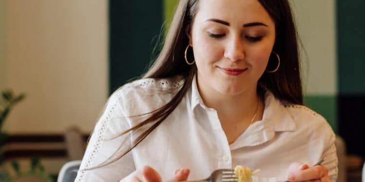 Melhores alimentos para fazer digestão rápida e não ficar sonolento depois do almoço