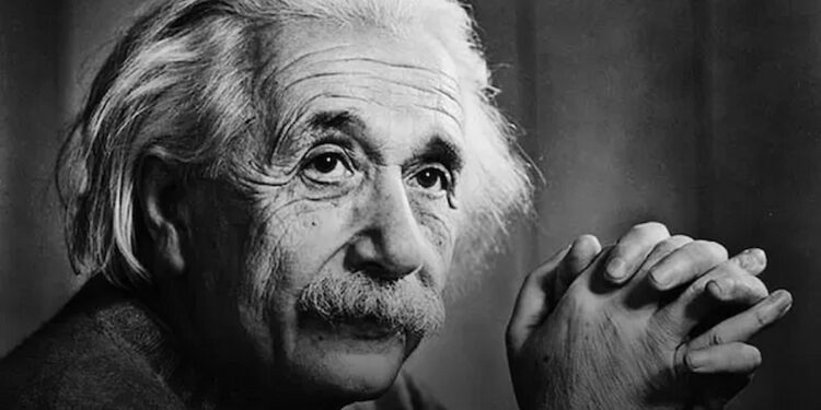 Albert Einstein deixou reflexão sobre sucesso: “Não tente se tornar um homem de sucesso, tente se tornar um homem de valor”