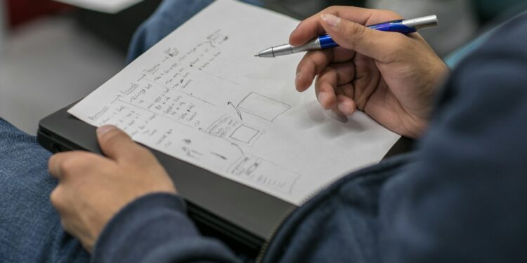 Pequena cidade de 2,1 mil habitantes abre concurso com vagas e salários de até R$ 10,7 mil
