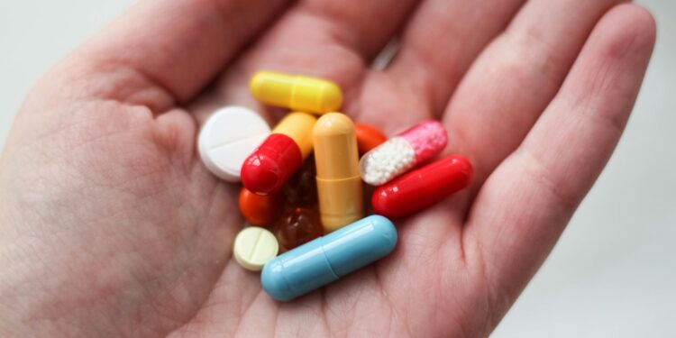 Brasil começa a fabricar medicamento revolucionário para doença sem cura