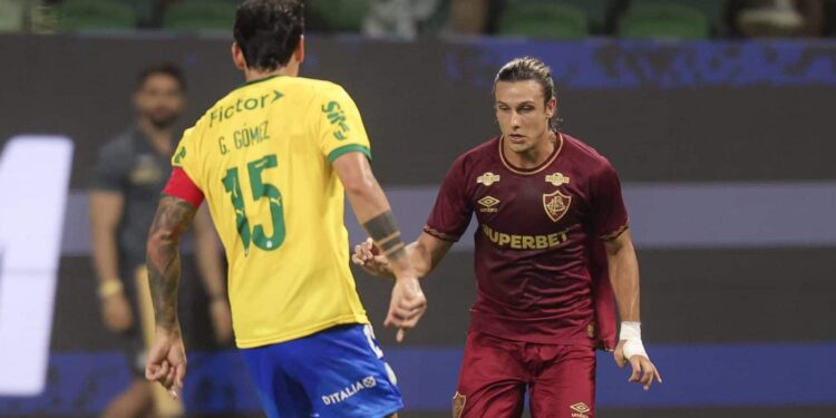 Fluminense tenta chapéu no Palmeiras por reforço de lotar aeroporto